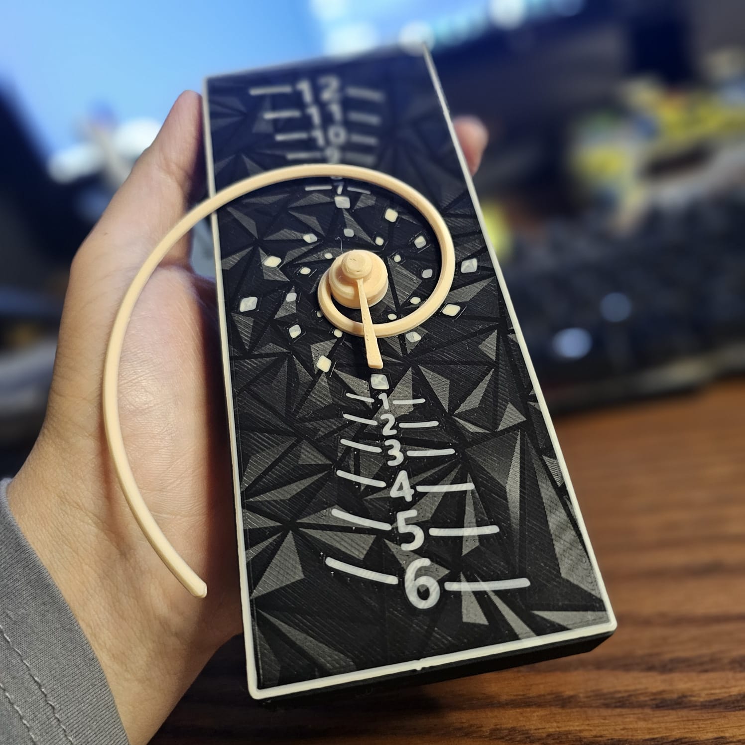 الساعة الجيوميترية